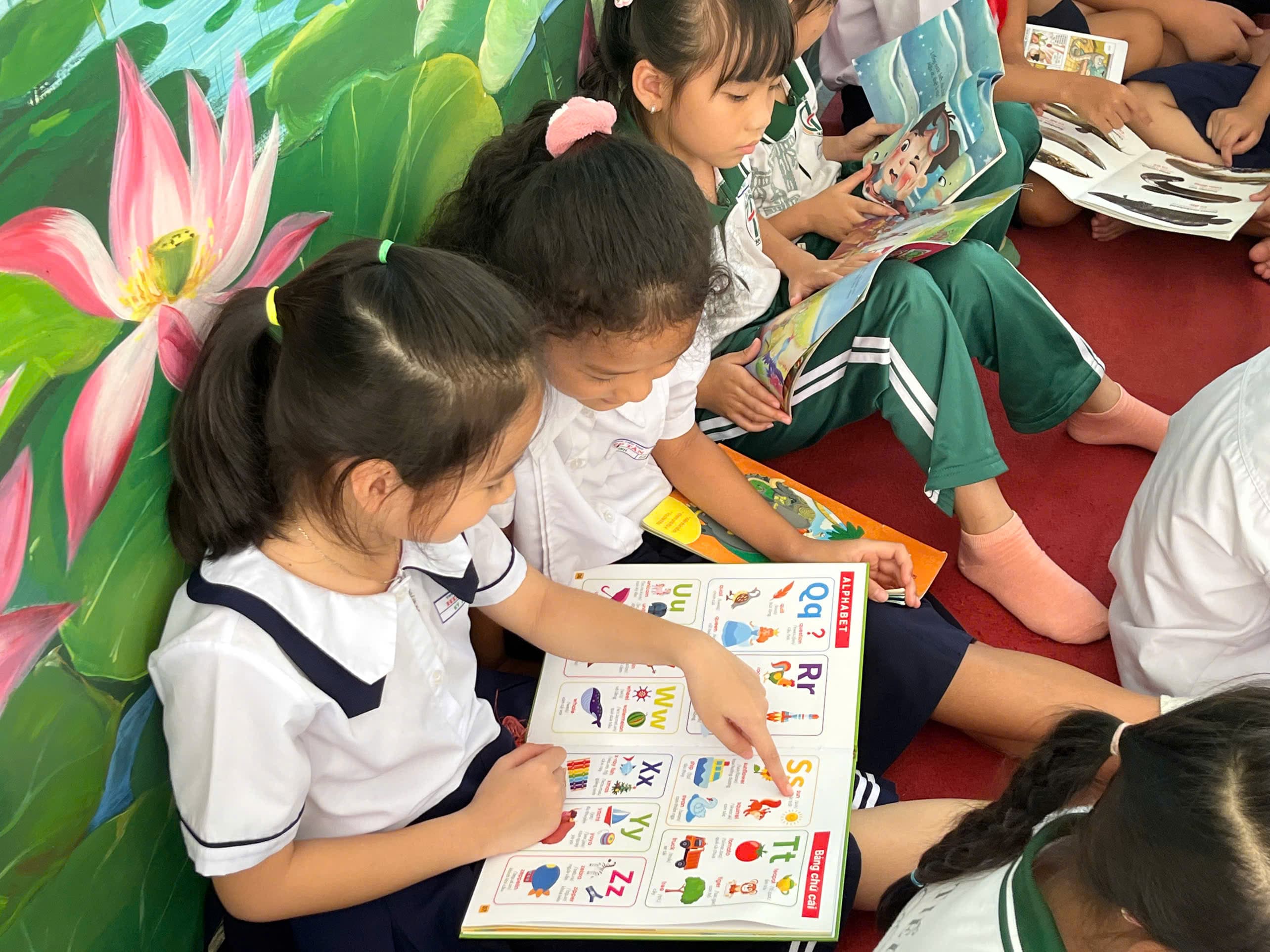 Khoảnh khắc đọc sách tại Trường Tiểu học Hiệp Tân