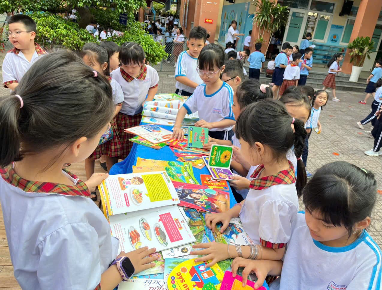 Khoảnh khắc đọc sách tại Trường Tiểu học Lam Sơn
