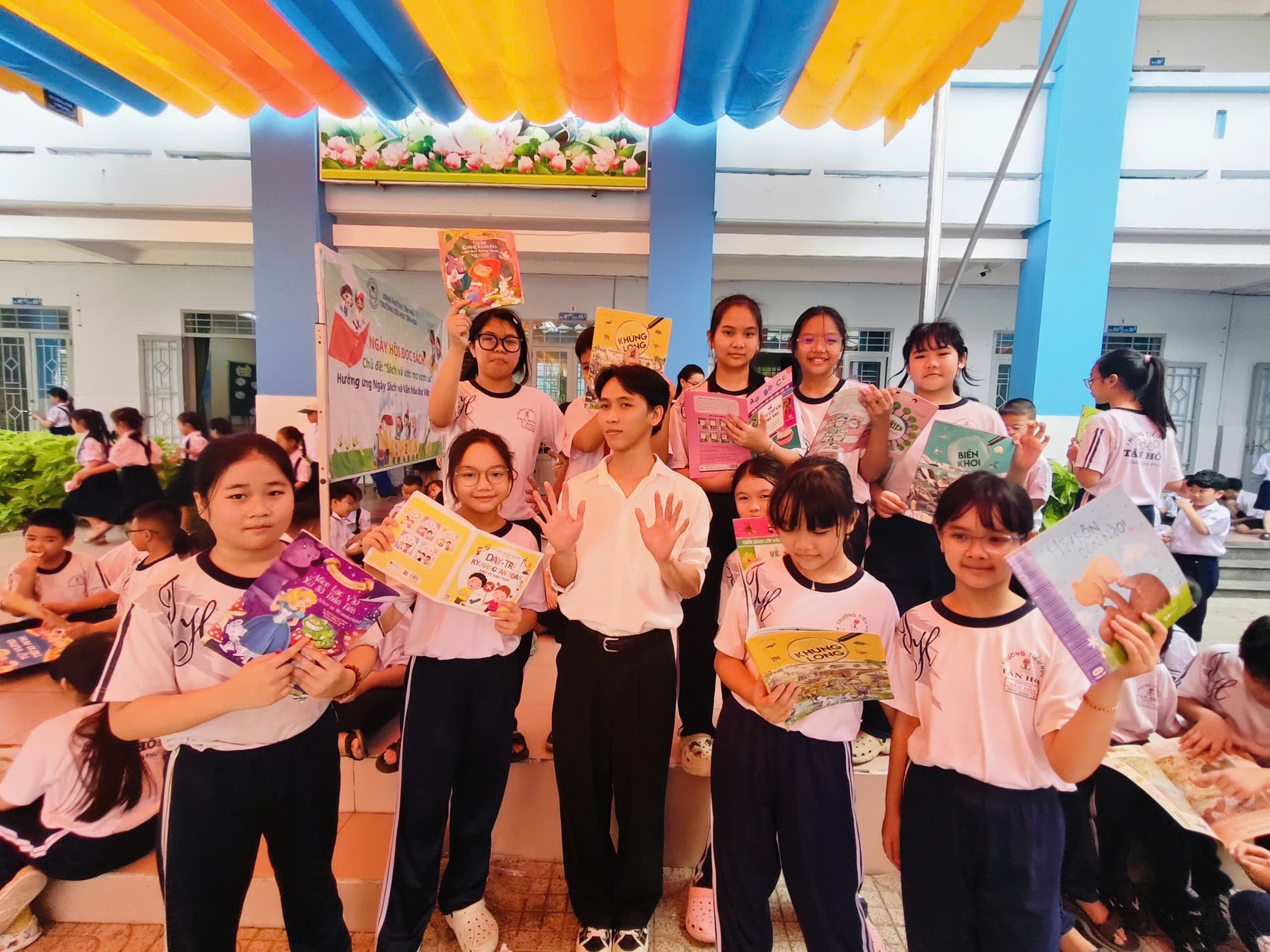 Sự kiện tại Trường Tiểu học Tân Hoá