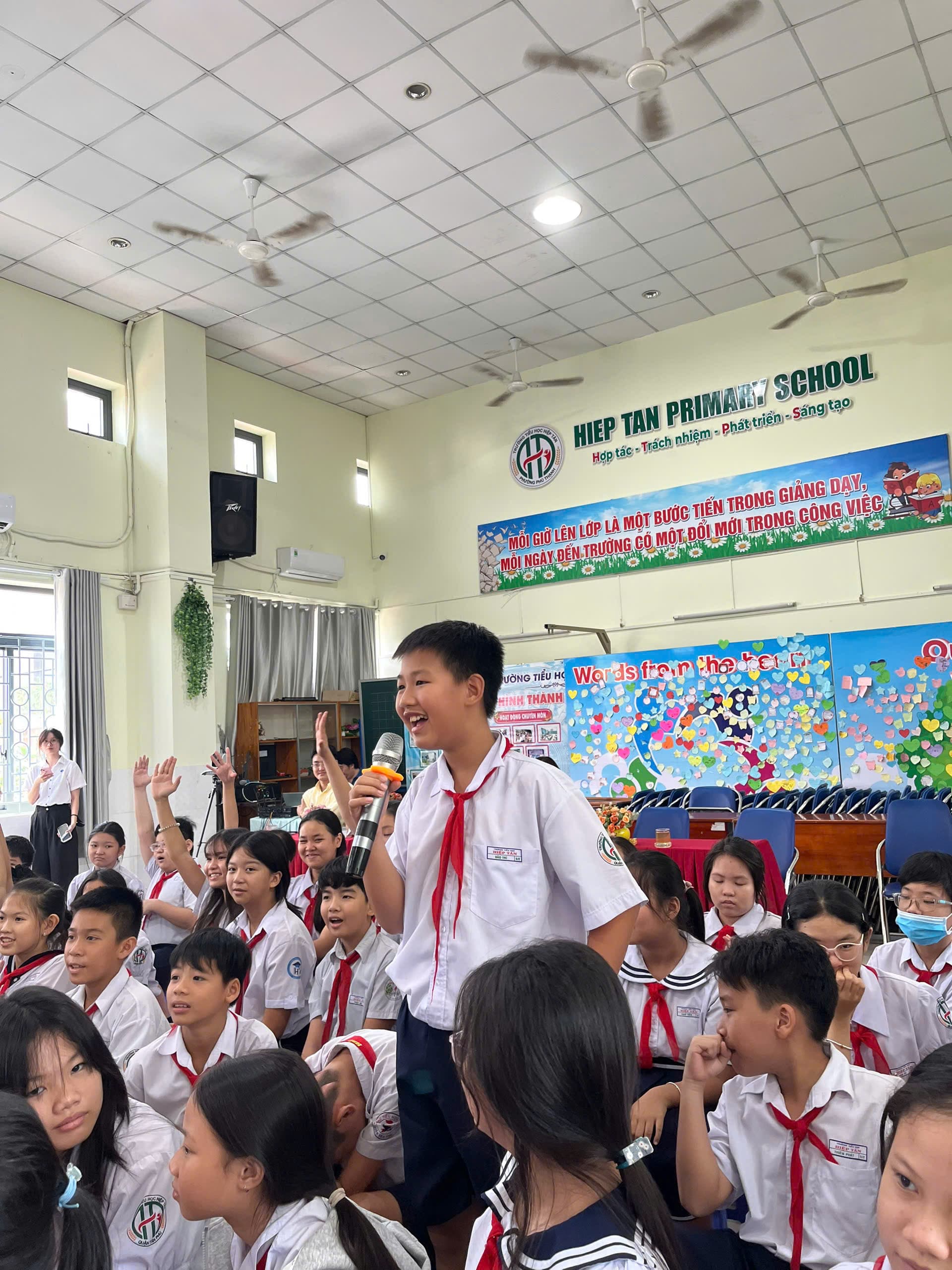 Học sinh viết cảm nhận sau sự kiện đọc sách Famaca